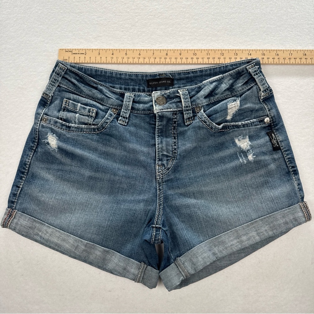 Silver Jeans BoyFriend Jean Shorts Women's 27 Distressed Cuffed 4” Med Fade EUC - Picture 9 of 12